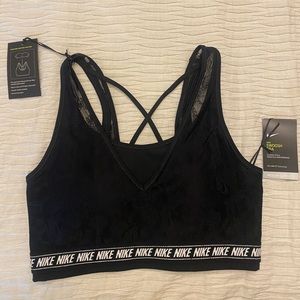 Woman’s Nike sports bra Sz: Medium NWT